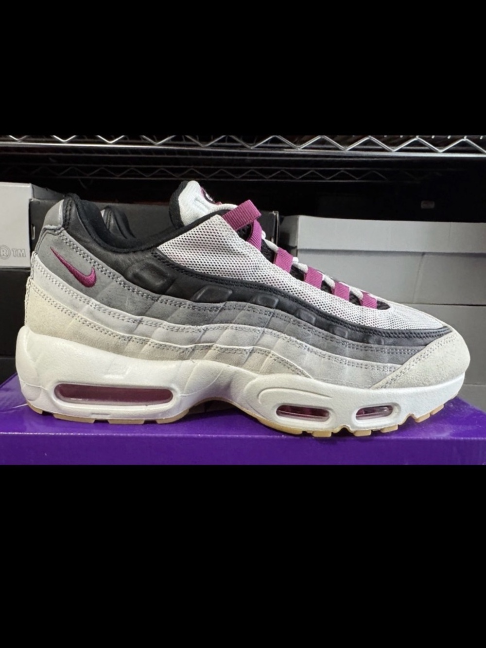 Nike Black and White Shoe Label Tag - Picture 10 of 10